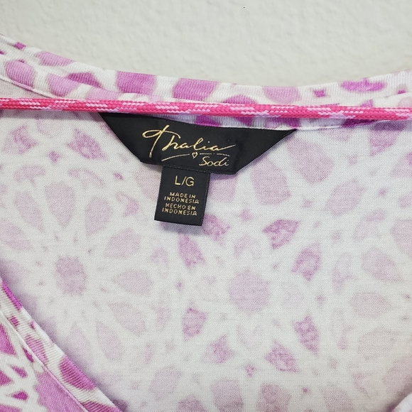 Purple and White Top with Flower Design - Picture 4 of 5